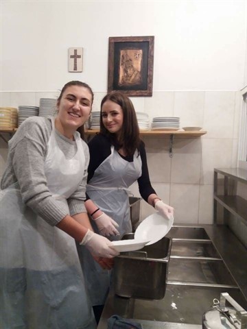 Studenti Teološko-katehetskog odjela volontirali u Pučkoj kuhinji Zadarske nadbiskupije